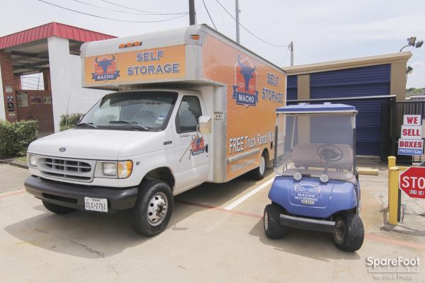 Macho Self Storage - Irving - 3930 Valley View Ln