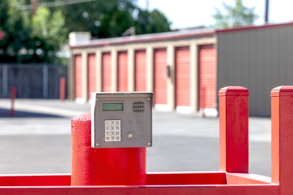 Security Public Storage - 506 El Rancho Dr