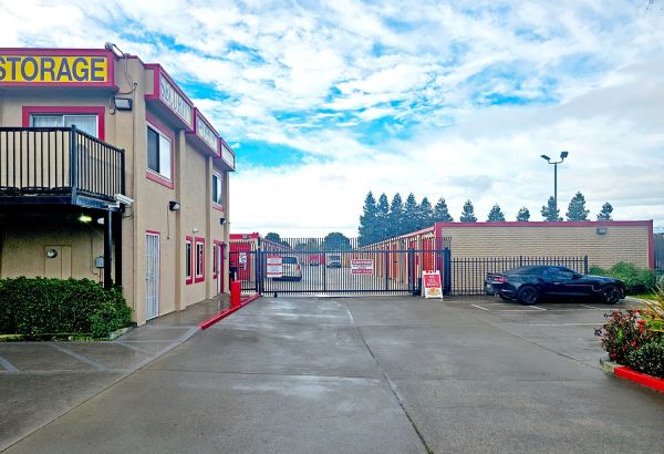 Security Public Storage - 24873 Huntwood Ave
