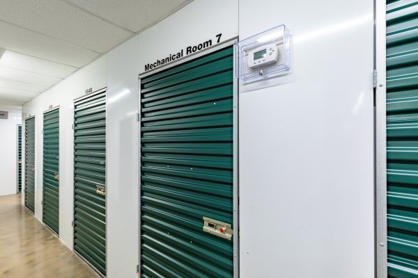Security Public Storage - 45050 Russell Branch Pky