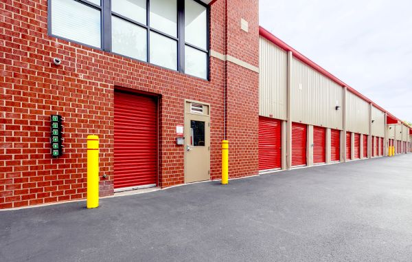 Security Public Storage - 45050 Russell Branch Pky