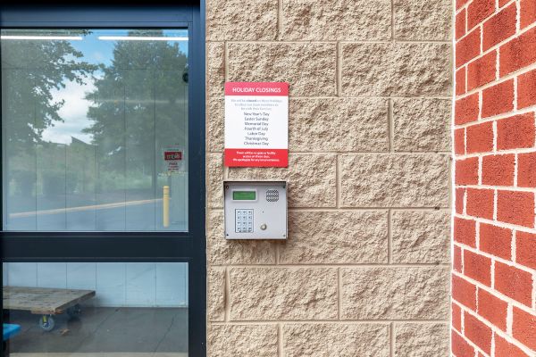 Security Public Storage - 45050 Russell Branch Pky