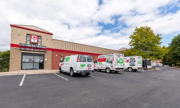 Security Public Storage - 45050 Russell Branch Pky