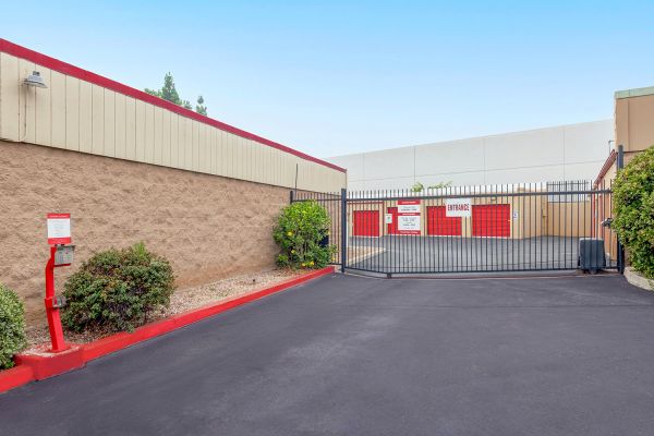 Security Public Storage - 502 Apollo St