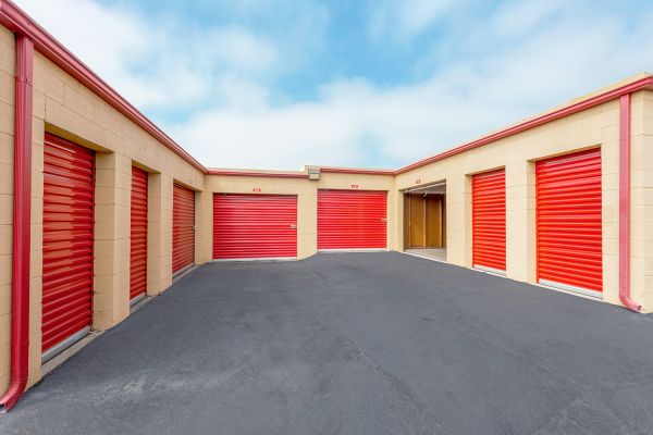 Security Public Storage - 502 Apollo St