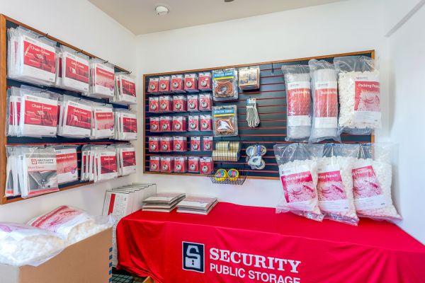 Security Public Storage - 502 Apollo St