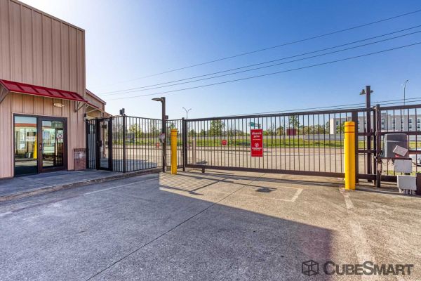 CubeSmart Self Storage - Humble - 7707 North Sam Houston Parkway East - 7707 North Sam Houston Parkway East