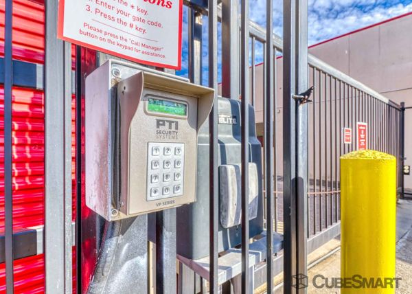 CubeSmart Self Storage - Houston - 7017 Almeda Rd - 7017 Almeda Rd