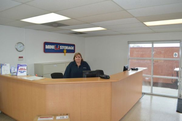 Mini U Storage - Columbia - 9425 Snowden River Pkwy