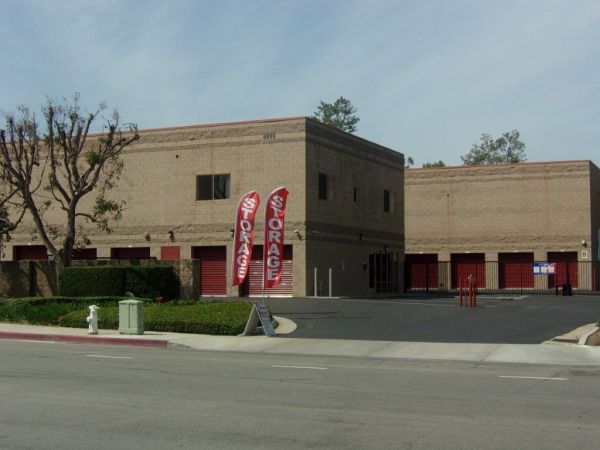 Mini U Storage - Newport I - 1177 Camelback St