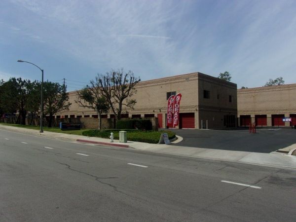 Mini U Storage - Newport I - 1177 Camelback St