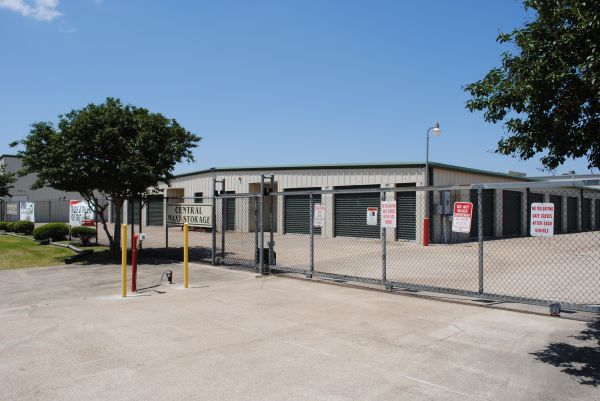 Central Maxi Storage - 885 Ridgewood Dr