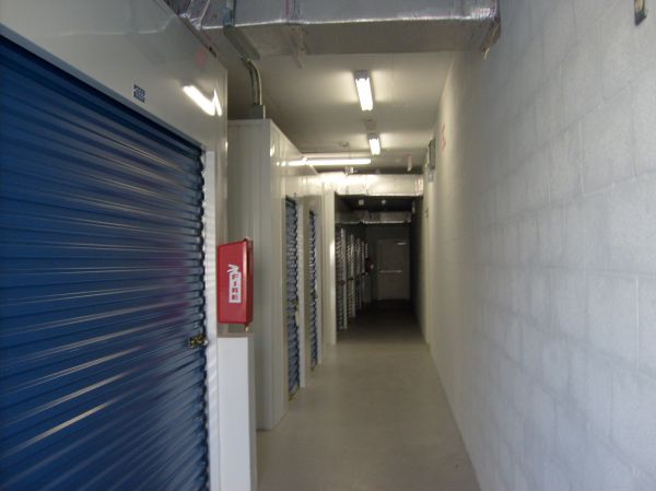 Lantana Self Storage - 1930 Lantana Road