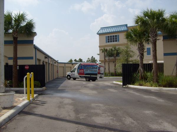 Lantana Self Storage - 1930 Lantana Road