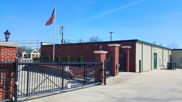 American Flag Self Storage - Mackay Road - 5101 Mackay Road
