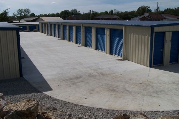 Advantage Self Storage - 928 Sevier Street