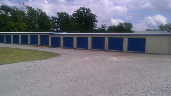 Advantage Self Storage - 928 Sevier Street