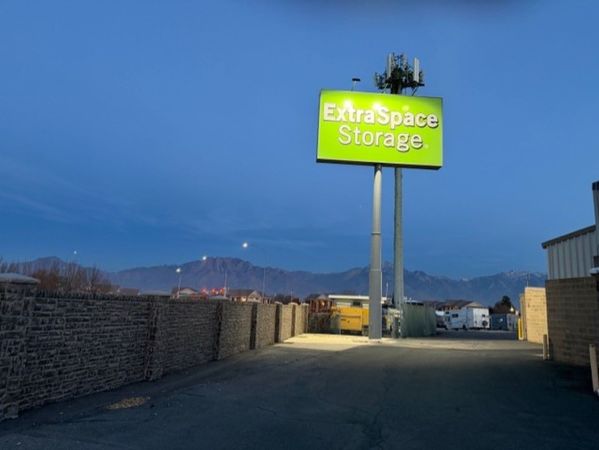 Extra Space Storage - 8021 - Taylorsville - W 6020 S - 1740 West 6020 South