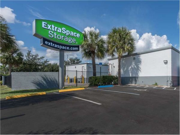 Extra Space Storage - 1065 - West Palm Beach - Forest Hill Bl - 3455 Forest Hill Boulevard