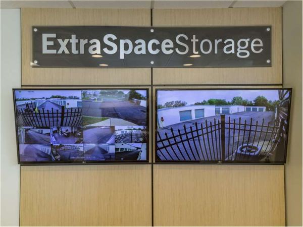 Extra Space Storage - 1115 - Edison - Oak Tree Rd - 1660 Oak Tree Road