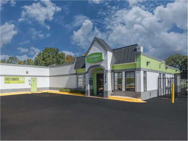 Extra Space Storage - 8195 - Greensboro - Lawndale Drive - 2910 Lawndale Drive