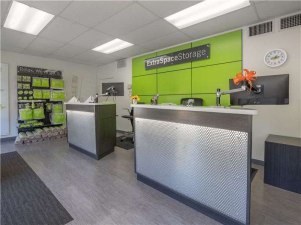 Extra Space Storage - 8195 - Greensboro - Lawndale Drive - 2910 Lawndale Drive