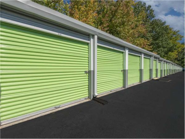 Extra Space Storage - 8195 - Greensboro - Lawndale Drive - 2910 Lawndale Drive
