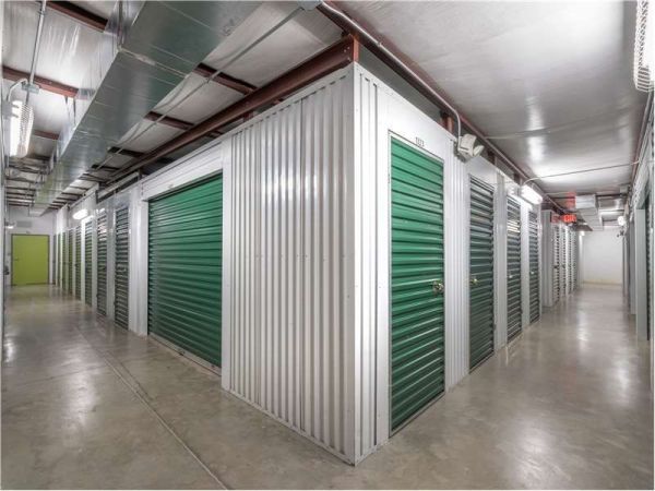 Extra Space Storage - 8195 - Greensboro - Lawndale Drive - 2910 Lawndale Drive