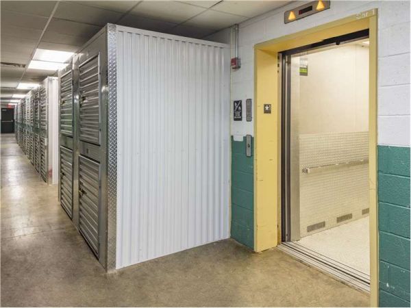 Extra Space Storage - 8344 - Newark - Elizabeth Ave - 324 Elizabeth Avenue
