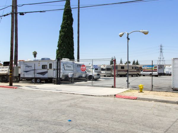 Best RV Storage - 5913 Esperanza Avenue