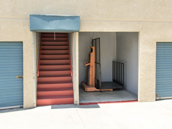 Best RV Storage - 5913 Esperanza Avenue
