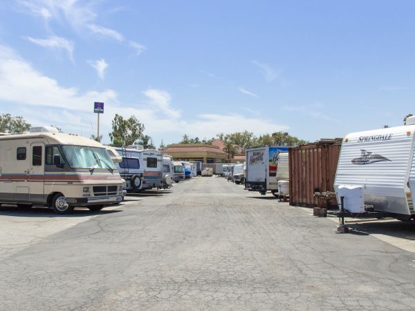Best RV Storage - 5913 Esperanza Avenue