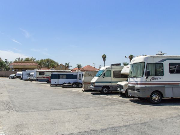 Best RV Storage - 5913 Esperanza Avenue