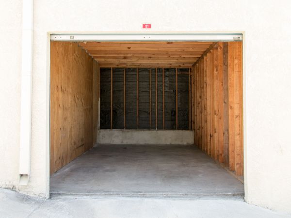 Best RV Storage - 5913 Esperanza Avenue