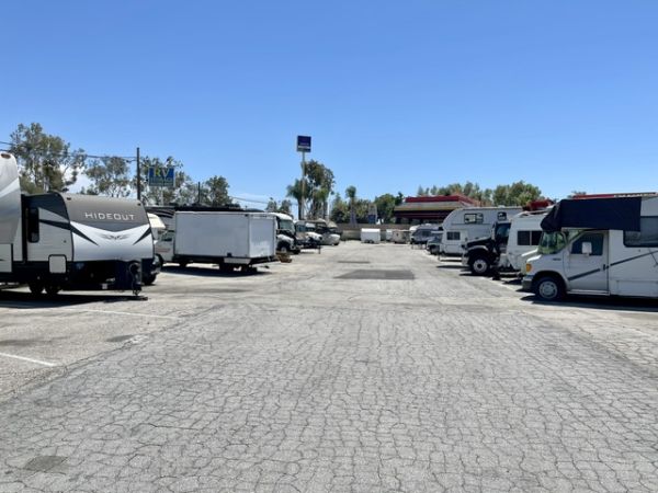 Best RV Storage - 5913 Esperanza Avenue