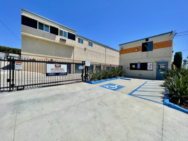 Best RV Storage - 5913 Esperanza Avenue