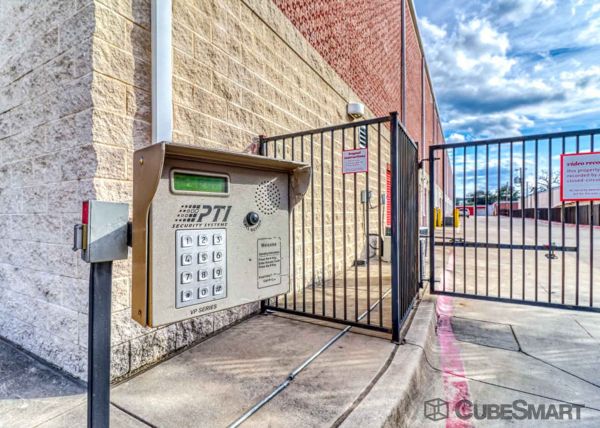 CubeSmart Self Storage - Dallas - 5818 Lyndon B Johnson Fwy - 5818 Lyndon B Johnson Fwy
