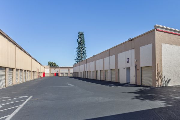 TownCentre Self Storage - 345 Town Centre Terrace