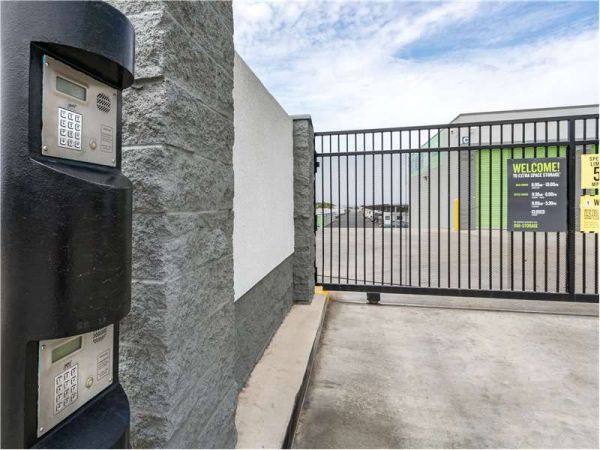 Extra Space Storage - 1669 - Lake Forest - Baffin Bay Dr - 25650 Baffin Bay Drive