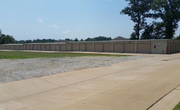 Storage Station - 2987 Stateline Road West