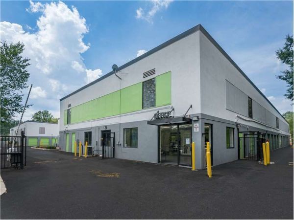 Extra Space Storage - 0828 - Falls Church - Hollywood Rd - 2820 Hollywood Road