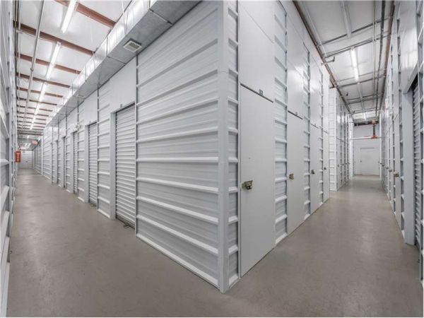 Extra Space Storage - 0828 - Falls Church - Hollywood Rd - 2820 Hollywood Road
