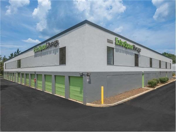 Extra Space Storage - 0828 - Falls Church - Hollywood Rd - 2820 Hollywood Road