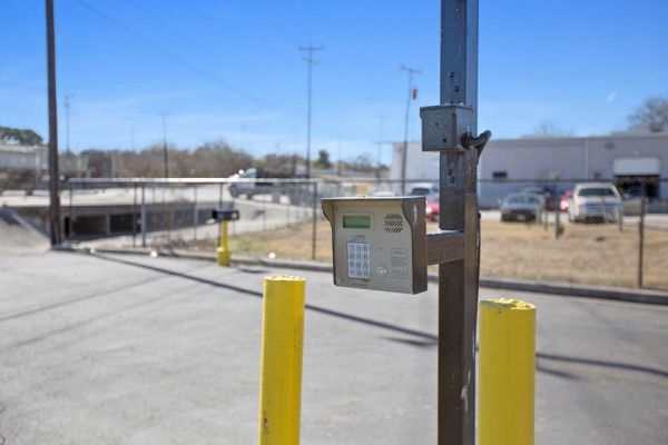 US Storage Centers - San Antonio - Grissom - 7645 Grissom Road