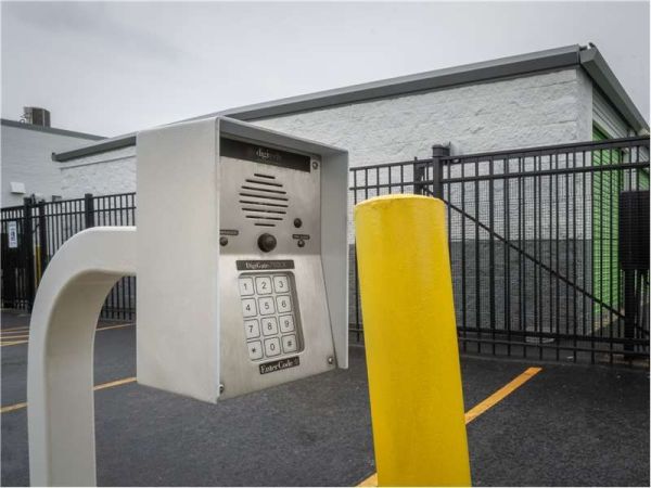 Extra Space Storage - 8130 - Chicago - 60th Street - 7131 West 60th Street
