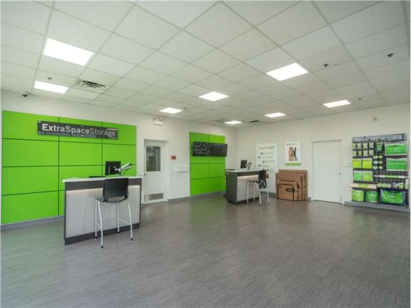 Extra Space Storage - 8130 - Chicago - 60th Street - 7131 West 60th Street