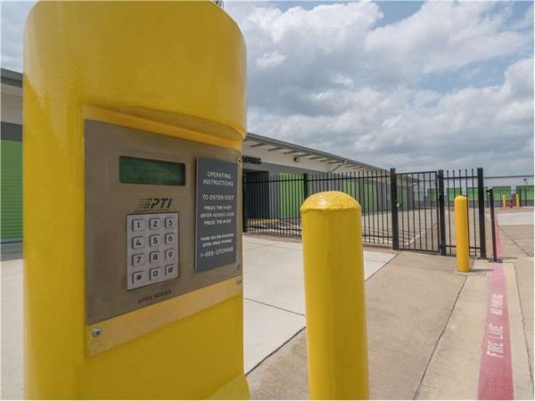 Extra Space Storage - 0795 - Euless - W Euless Blvd - 1204 West Euless Boulevard