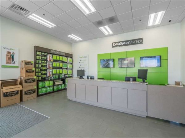 Extra Space Storage - 8699 - Des Plaines - Mannheim Rd - 2074 Mannheim Road