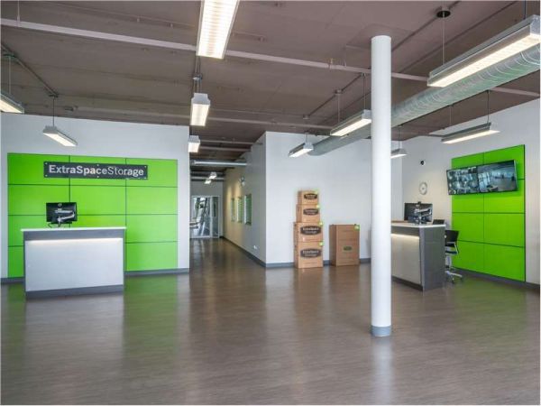 Extra Space Storage - 1809 - Harwood Heights - Gunnison Street - 7125 West Gunnison Street