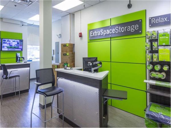 Extra Space Storage - 1204 - Quincy - Weston Av - 21 Weston Avenue